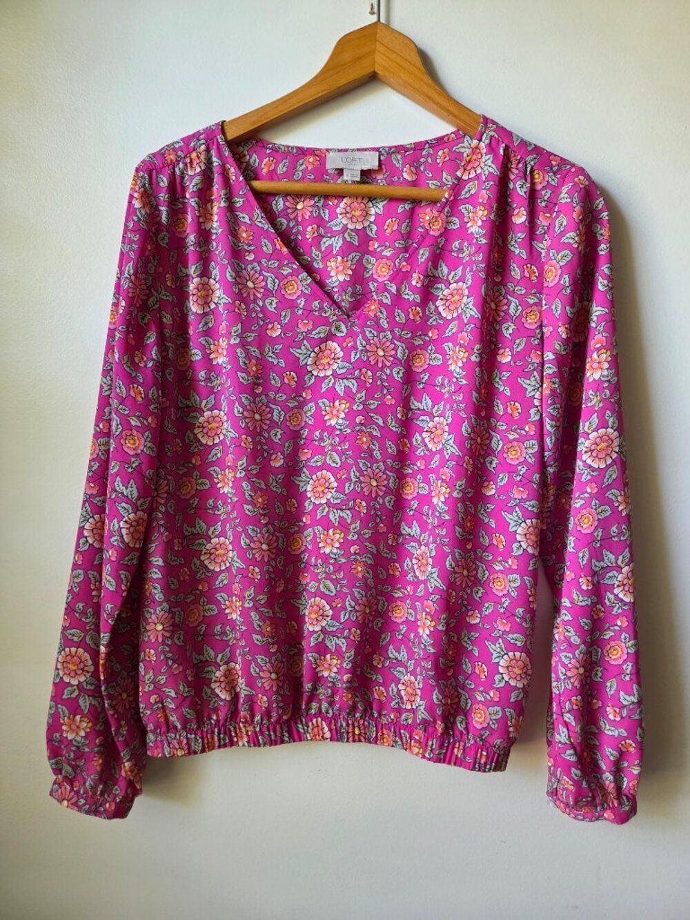 EUC LOFT V NECK FLORAL LONG SLEEVES ELASTIC WAIST TOP SIZE XS / SMALL